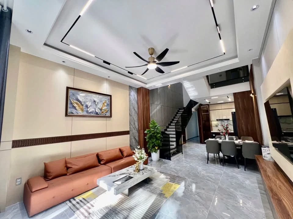Bán nhà mặt tiền Hồ Tùng Mậu 102m² giá 13 tỷ Quận 7 - Ảnh 1