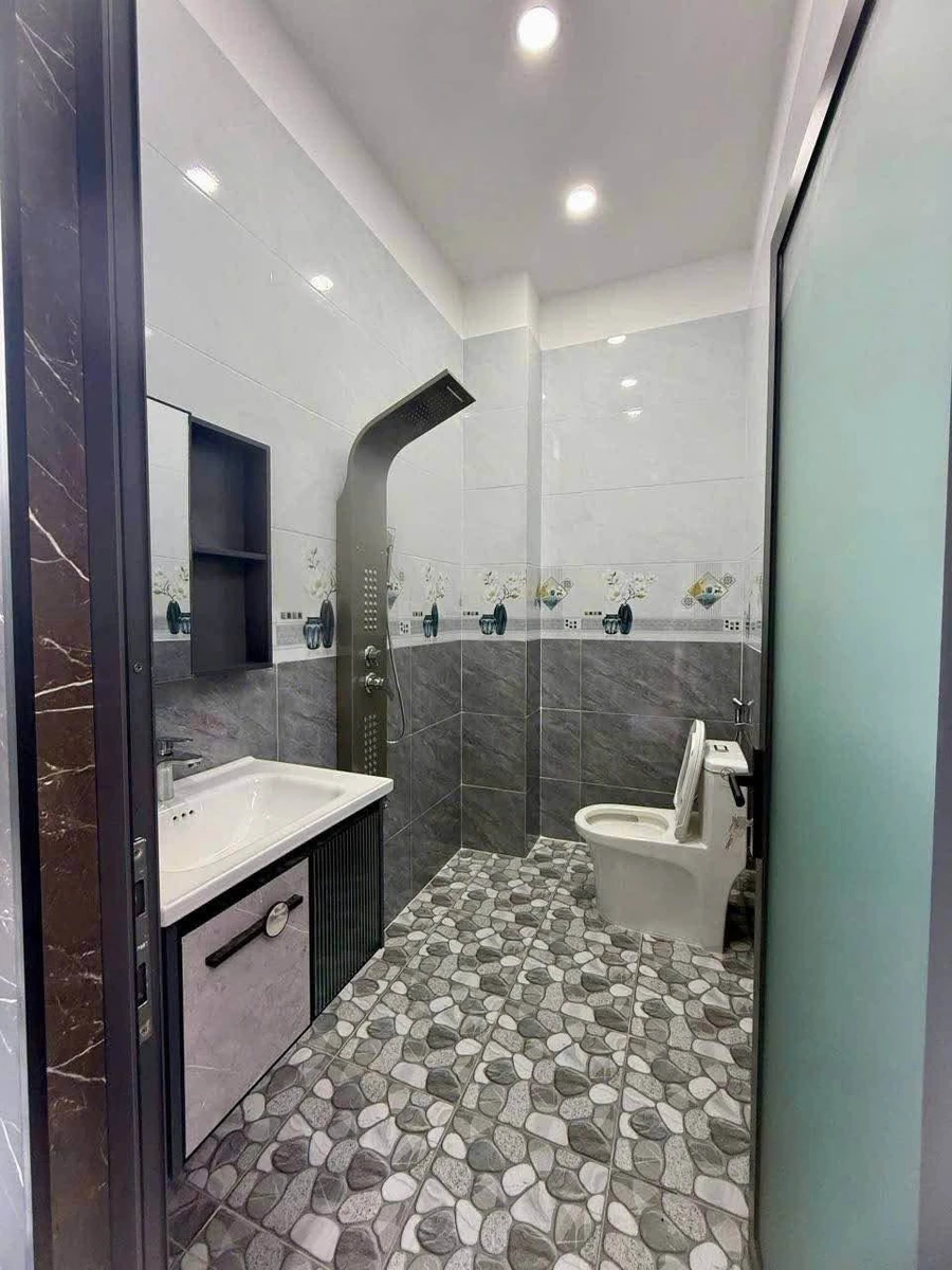 Bán nhà phố 1 trệt 2 lầu 4PN 4x21m mặt tiền Tân Hiệp 39, Hóc Môn giá 5,6 tỷ - Ảnh thu nhỏ 5