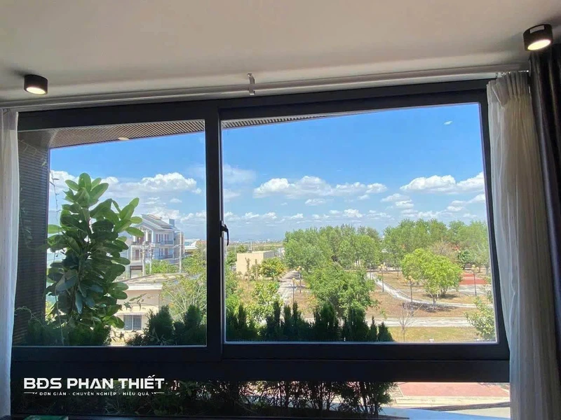 Bán nhà trệt 2 lầu sân thượng 88,4m2 KDC Hùng Vương, Phan Thiết
