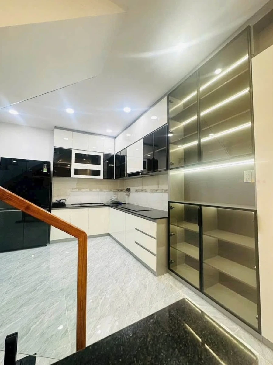 Bán nhà 3 tầng 4PN 3WC 42m² đường 3 Tháng 2, Quận 10 - Ảnh thu nhỏ 2