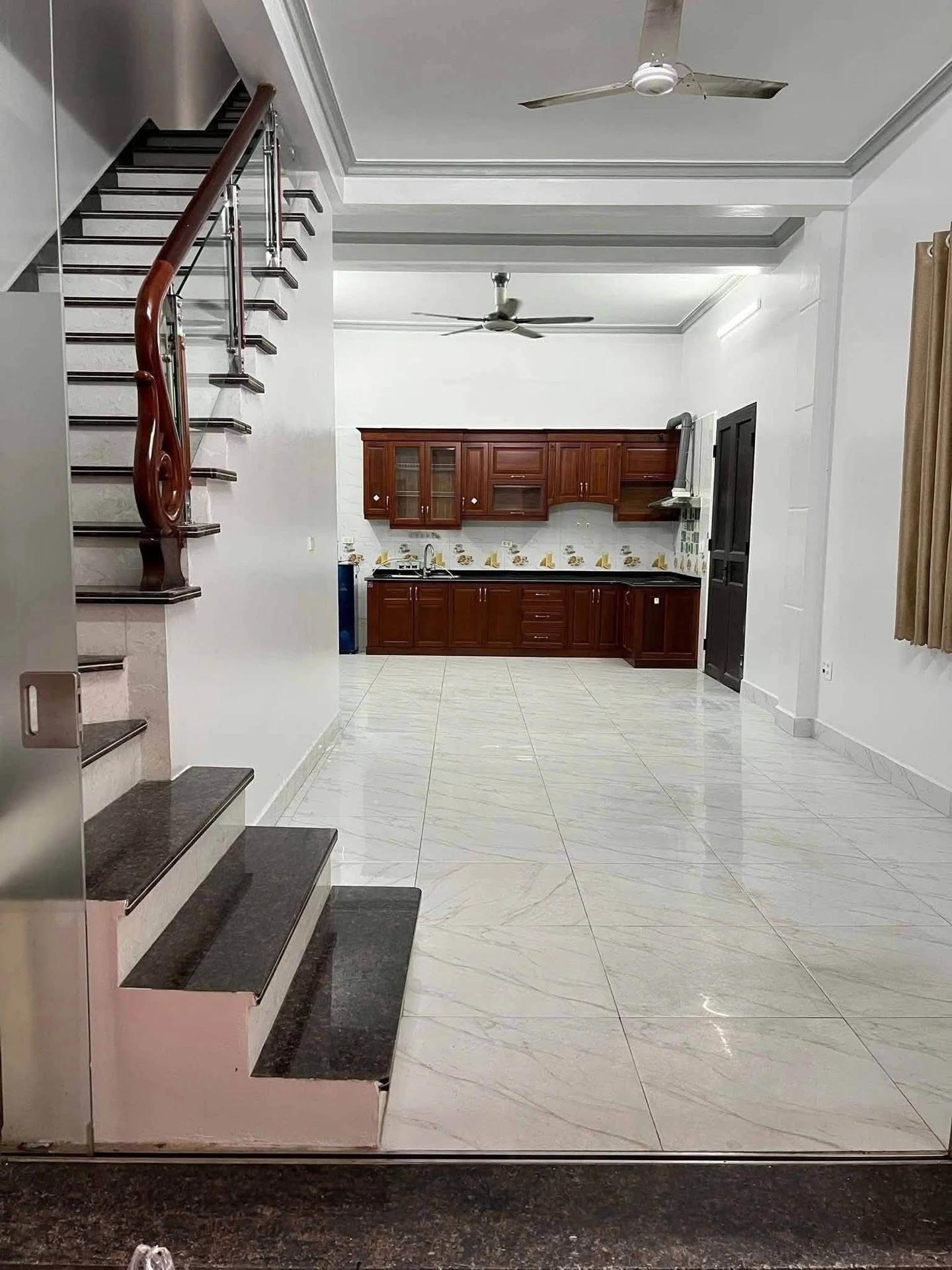 Bán nhà 3 tầng lô góc Điện Biên Phủ, 42m², 2 tỷ - Ảnh 1