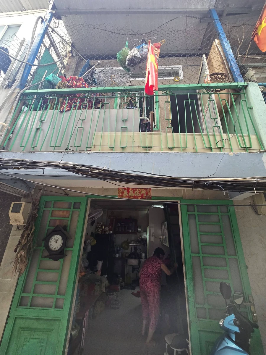 Bán nhà Đoàn Văn Bơ P12 Quận 4, 36,8m², 3 căn liền kề, giá 5,5 tỷ - Ảnh thu nhỏ 2