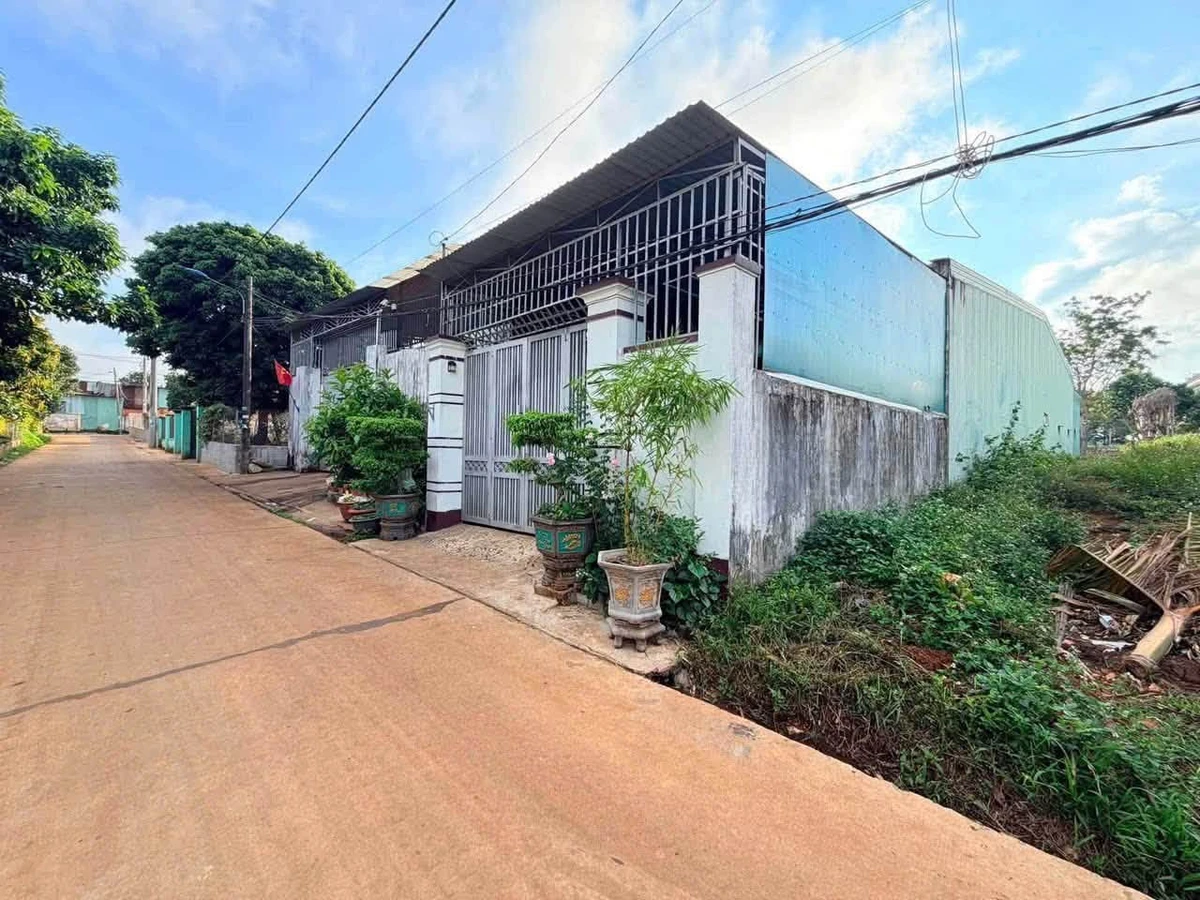 Bán đất 180m2 mặt tiền Lê Thị Hồng Gấm, Gia Lai, 1 tỷ 430 triệu - Ảnh thu nhỏ 2