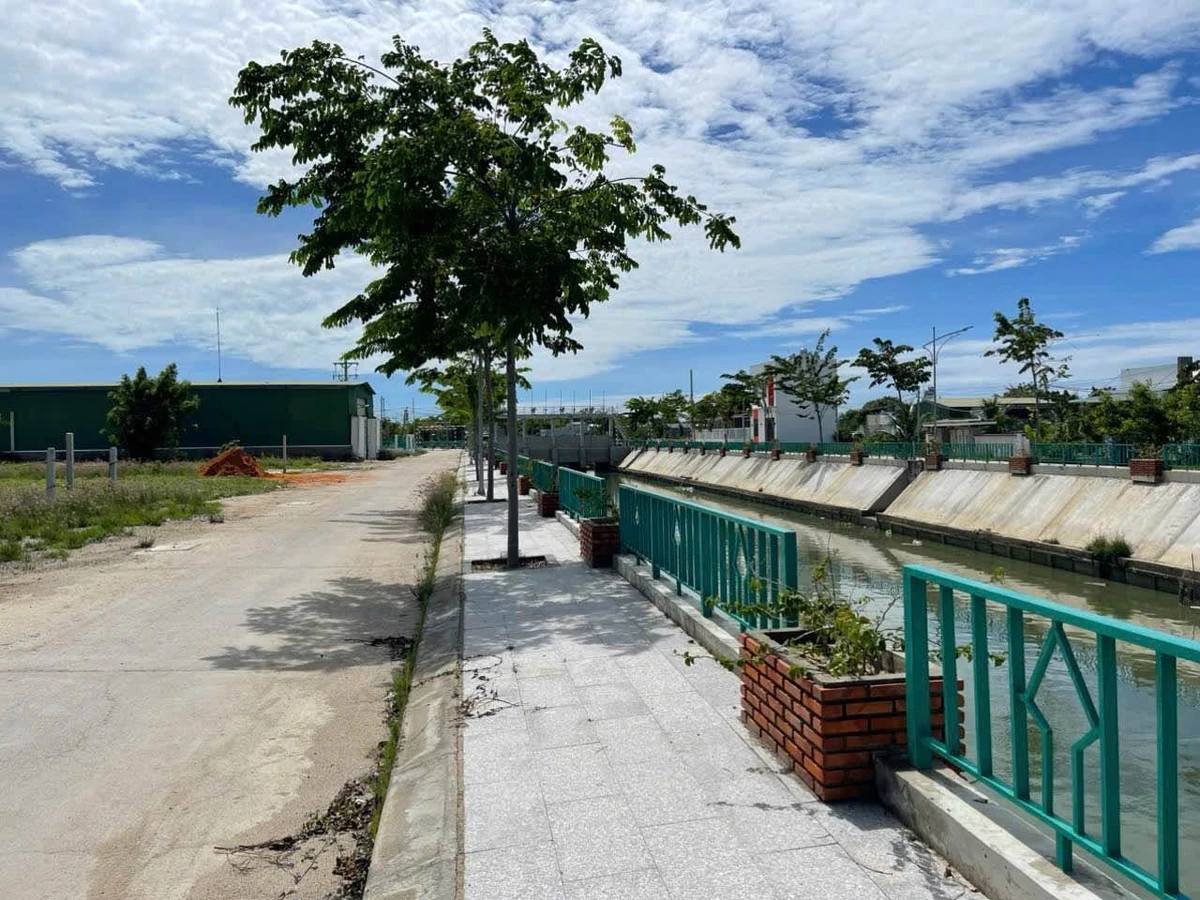 Bán 2 lô đất mặt kênh Chà Là Nhà Bè 120-125m2 - Ảnh 1
