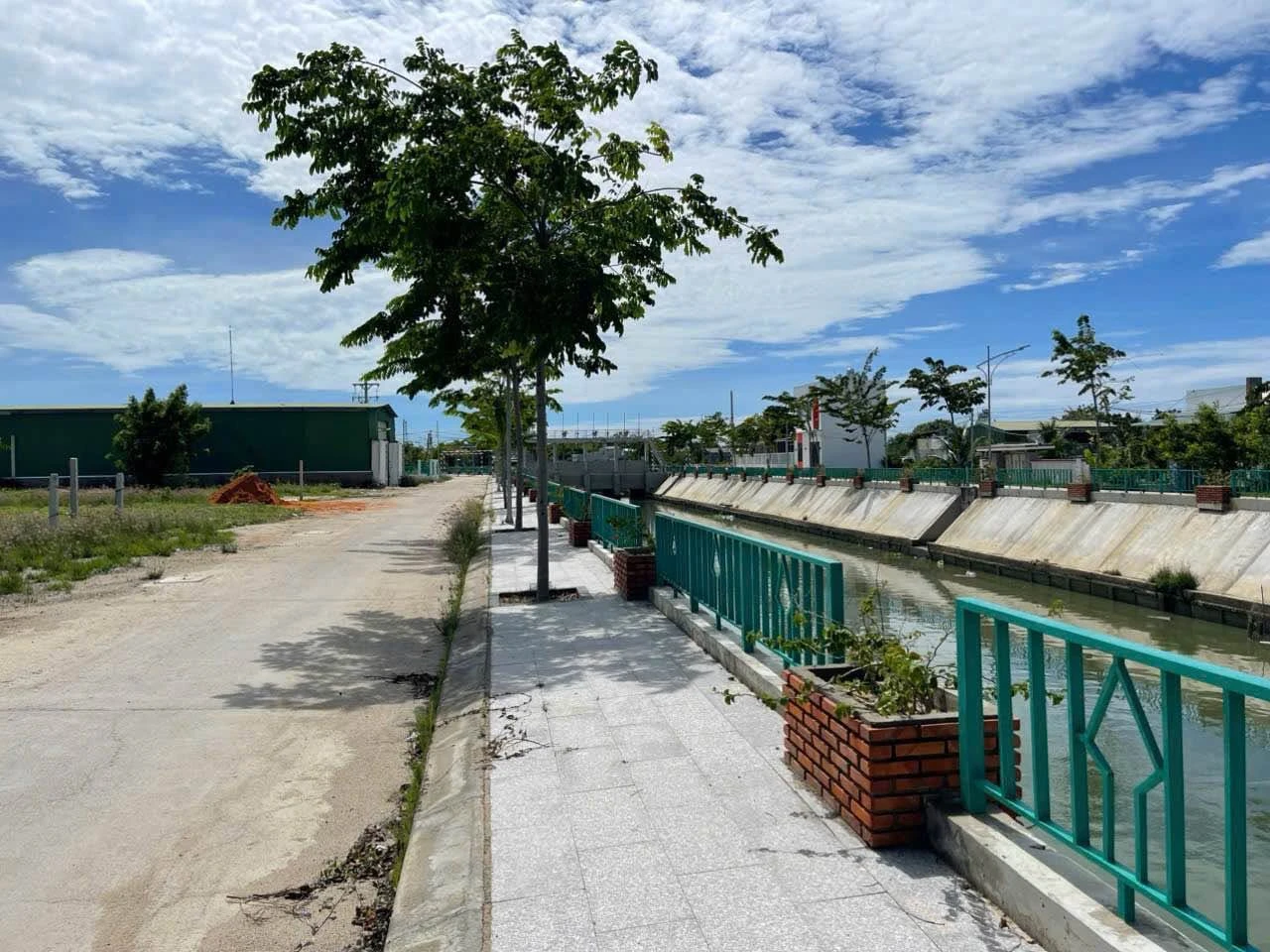 Bán 2 lô đất mặt kênh Chà Là Nhà Bè 120-125m2 - Ảnh 1