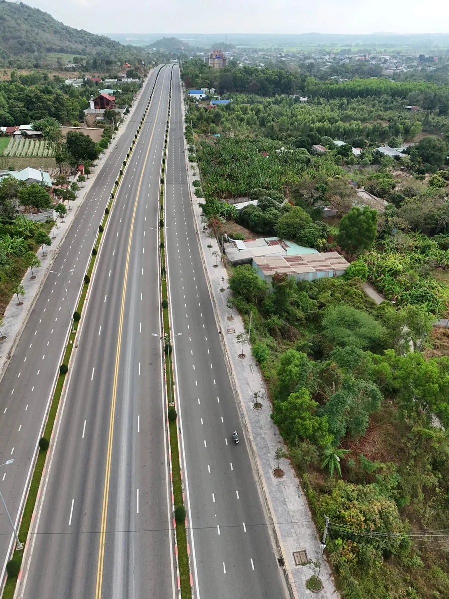 Bán đất mặt tiền 1.210 m2 Bà Rịa - Vũng Tàu 9,5 tỷ - Ảnh thu nhỏ 2
