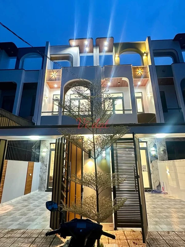 Bán nhà 4 phòng ngủ mặt tiền 132m² Cần Giuộc 2,95 tỷ