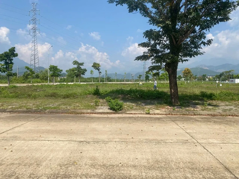 Bán đất nền A4 Golden Hills 125m2 giá 2,75 tỷ, đường 7m5 vỉa hè 4m