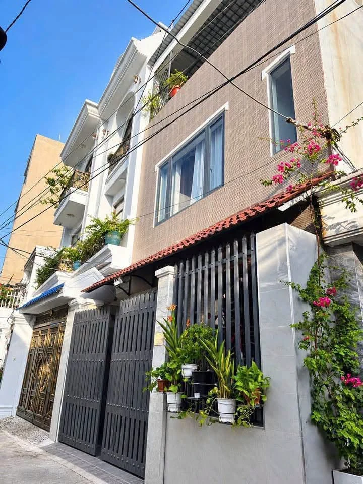 Bán nhà 1 trệt 2 lầu hẻm xe hơi đường Bacu, 49m2, 3PN, giá 5,95 tỷ, Vũng Tàu - Ảnh 1