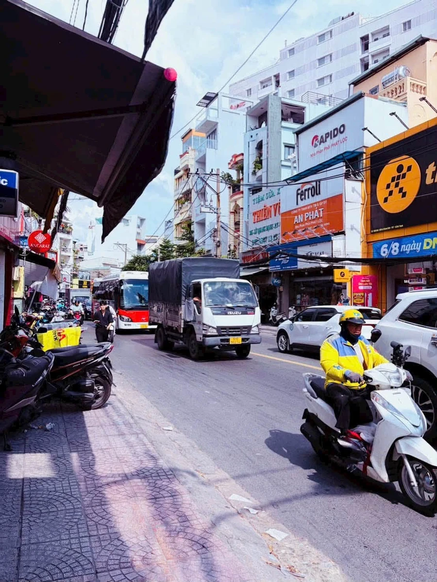 Bán nhà mặt tiền Lê Quang Định 50m2 kinh doanh sầm uất - Ảnh thu nhỏ 2