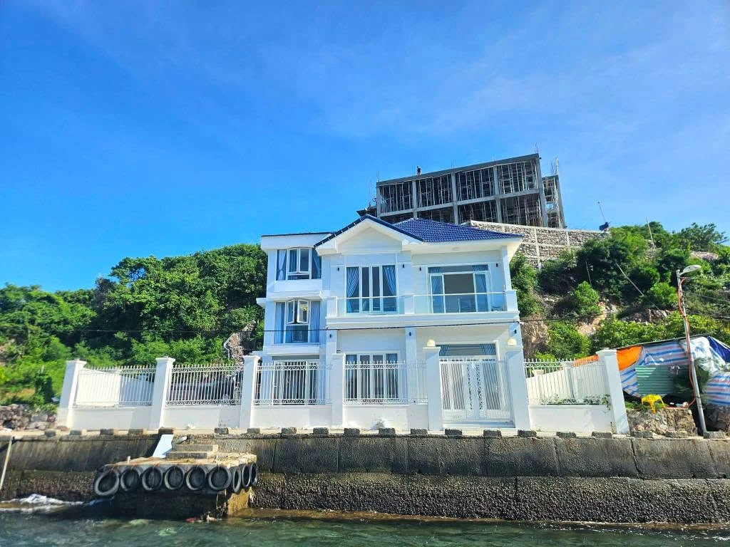 Bán biệt thự 3 tầng 3PN 1.206m² trực diện biển Nha Trang 29,5 tỷ - Ảnh 1