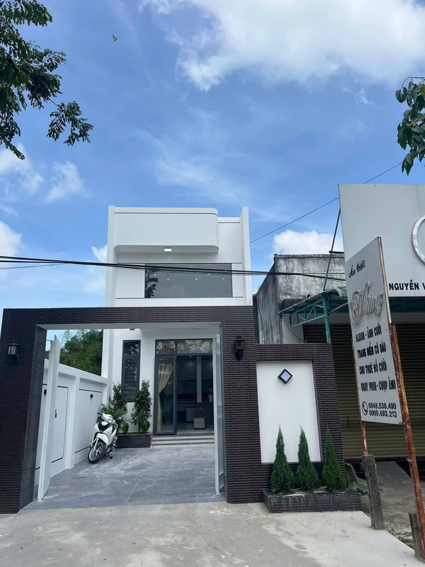 Bán nhà lầu mặt tiền Nguyễn Văn Linh 5x23m, 3PN, tặng nội thất, Long Hoa, Tây Ninh