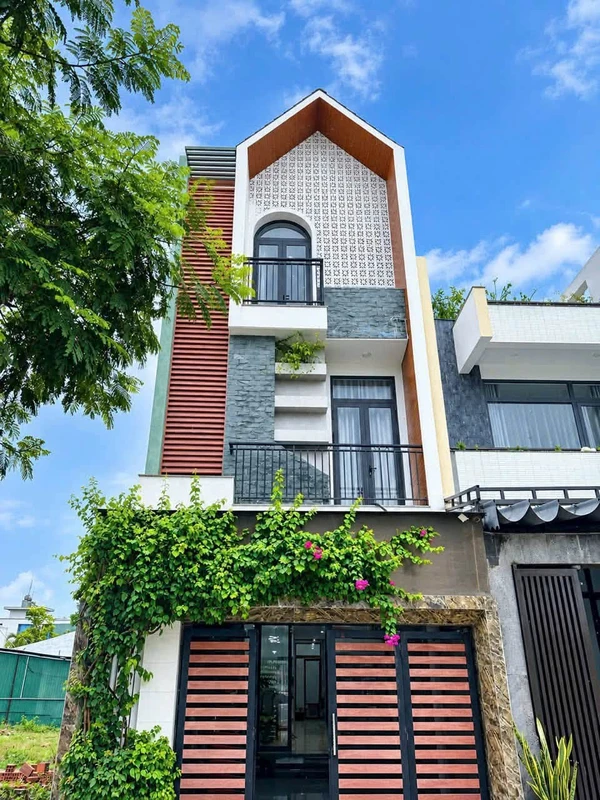 Bán nhà 3 tầng mặt tiền đường An Thịnh, KĐT Phú Mỹ, Cẩm Thành, Quảng Ngãi, 3,39 tỷ