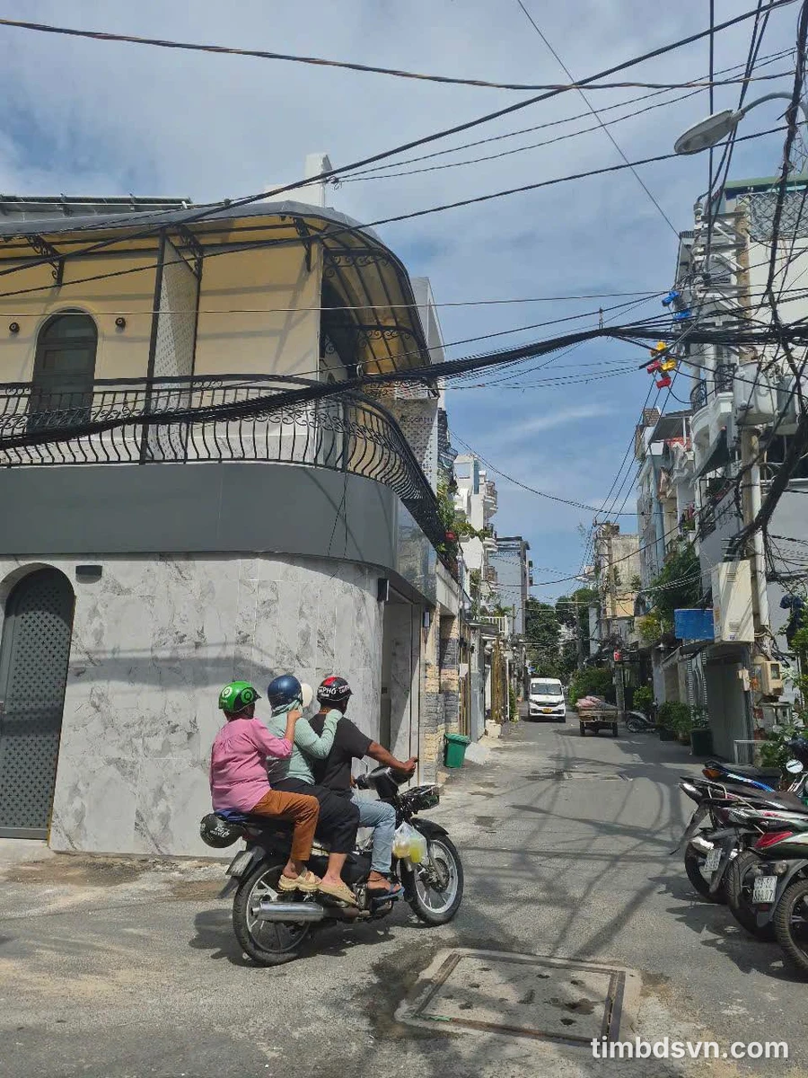 Cho thuê nhà 3PN mặt tiền 78m² gần Công viên Làng Hoa 22tr/tháng - Ảnh 1