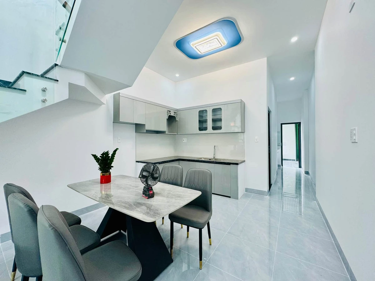 Bán nhà 2 tầng 97,8m2 đường Nguyễn Thuỵ Quảng Ngãi 2 tỷ - Ảnh thu nhỏ 3