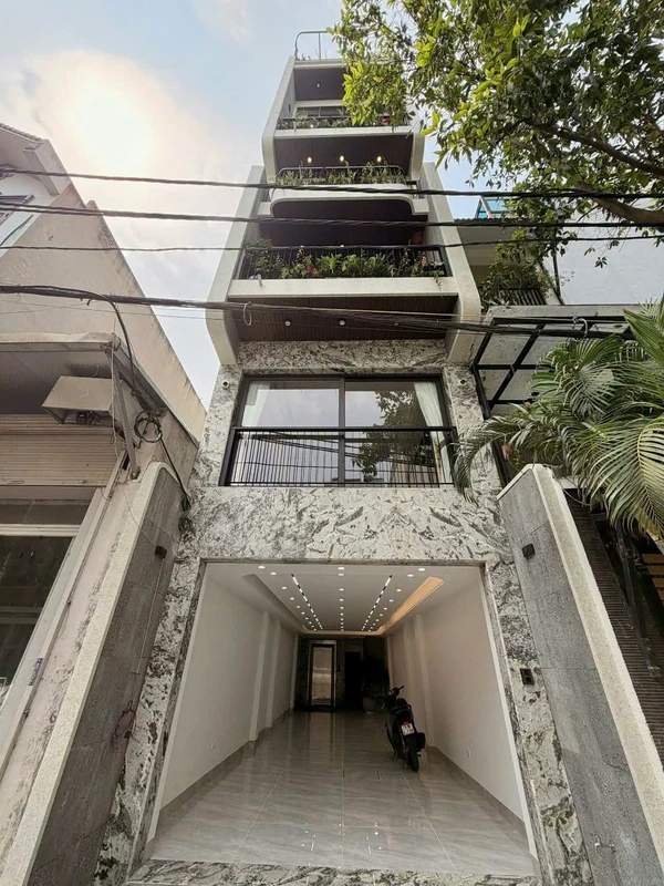 Bán nhà 4 PN, 8 tầng, 76m² Bát Khối Long Biên 27,9 tỷ