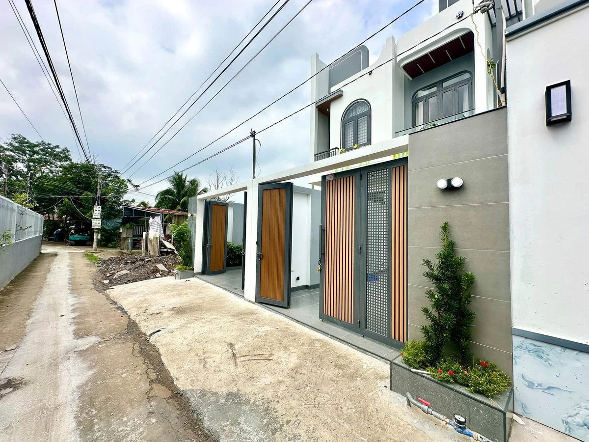 Bán nhà 1 trệt 2 lầu 4x24m full nội thất gần ngã 3 Tân Kim, Cần Giuộc giá 2,7 tỷ - Ảnh thu nhỏ 3