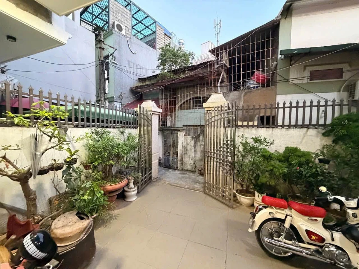 Bán nhà 4 tầng 88m² sân cổng riêng ngõ 30 Trần Nguyên Hãn, gần Bệnh viện Tiệp, giá 3,3 tỷ - Ảnh 1