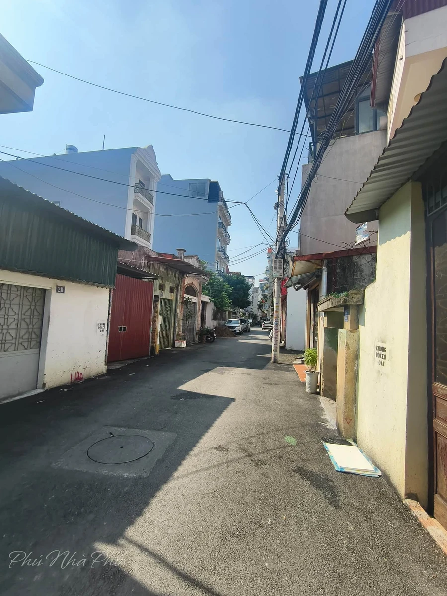 Bán nhà 4 tầng mặt ngõ gần 100m² Văn Cao, Quận 1 - Ảnh 1