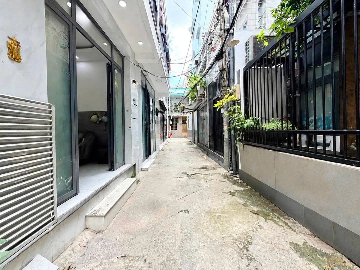 Bán nhà hẻm 2 tầng 43m² đường Trường Sa gần cầu Công Lý, Phú Nhuận, giá hơn 6 tỷ - Ảnh 1