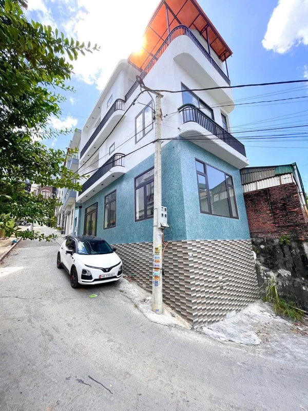 Bán nhà ô góc 3 tầng 55.6m2 Quảng Ninh