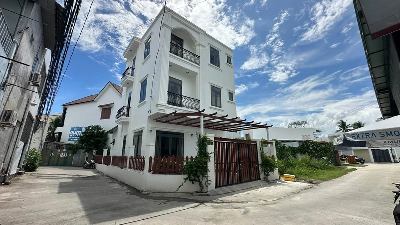 Bán nhà 3 tầng lô góc 2 mặt tiền full nội thất giá 6,5 tỷ tại Vĩnh Châu, Tây Nha Trang