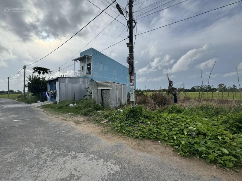 Bán đất tại Phường Mỹ Quý, thành phố Long Xuyên (nay là phường Long Xuyên), tỉnh An Giang.