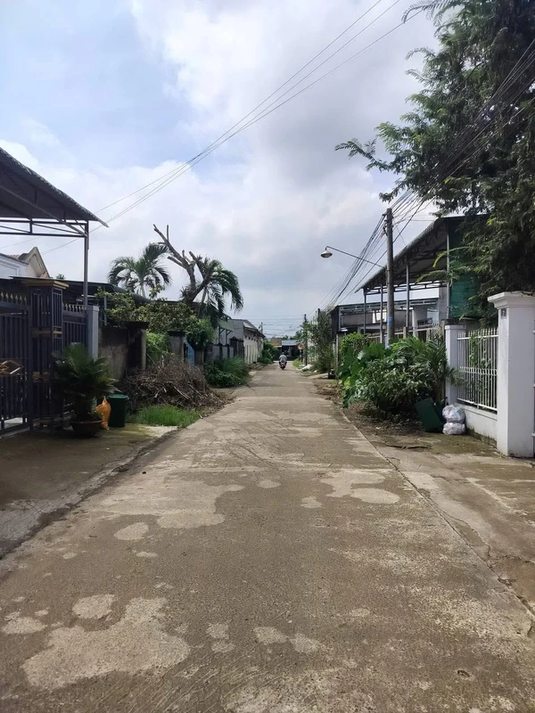 Bán đất nền thổ cư 5x33m 165m² sổ riêng giá 699 triệu tại Xuân Phú, Long Khánh
