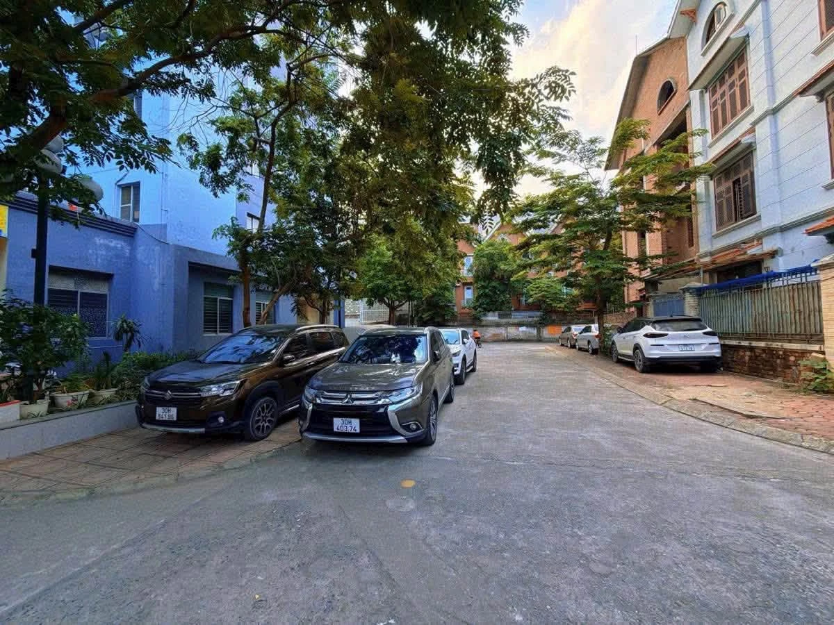 Bán biệt thự 4 tầng 121m² mặt tiền Hoàng Quốc Việt, Cầu Giấy - Ảnh 1