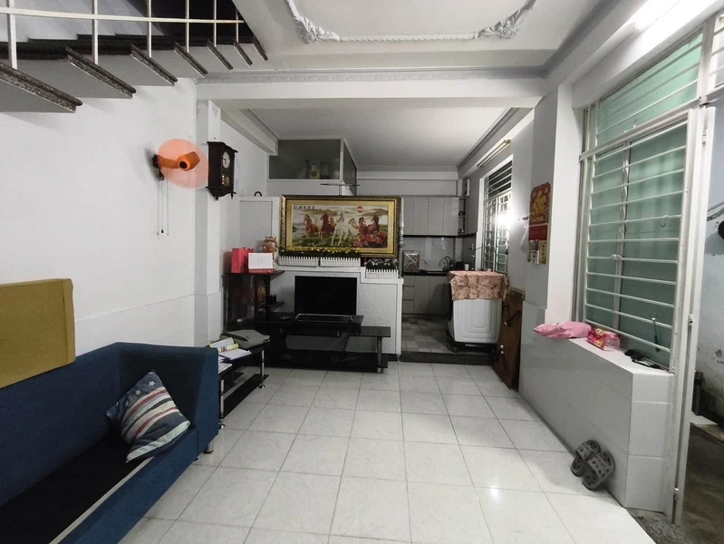 Bán nhà 2 tầng Đống Đa 26m2, 2PN, 2.1 tỷ