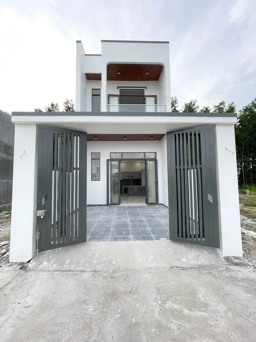 Bán nhà lầu sổ riêng 4.5x16m giá 1 tỷ 690 gần Cầu Bạch Đằng 2 - Ảnh 1