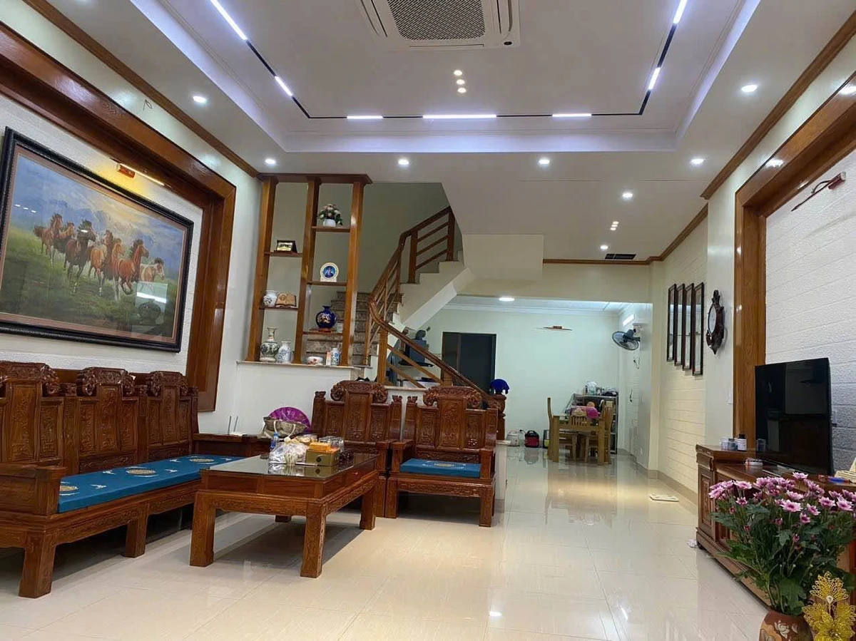 Bán nhà 3 tầng mặt bộ 530m² Nhà Bè, 7 tỷ, full nội thất - Ảnh thu nhỏ 2