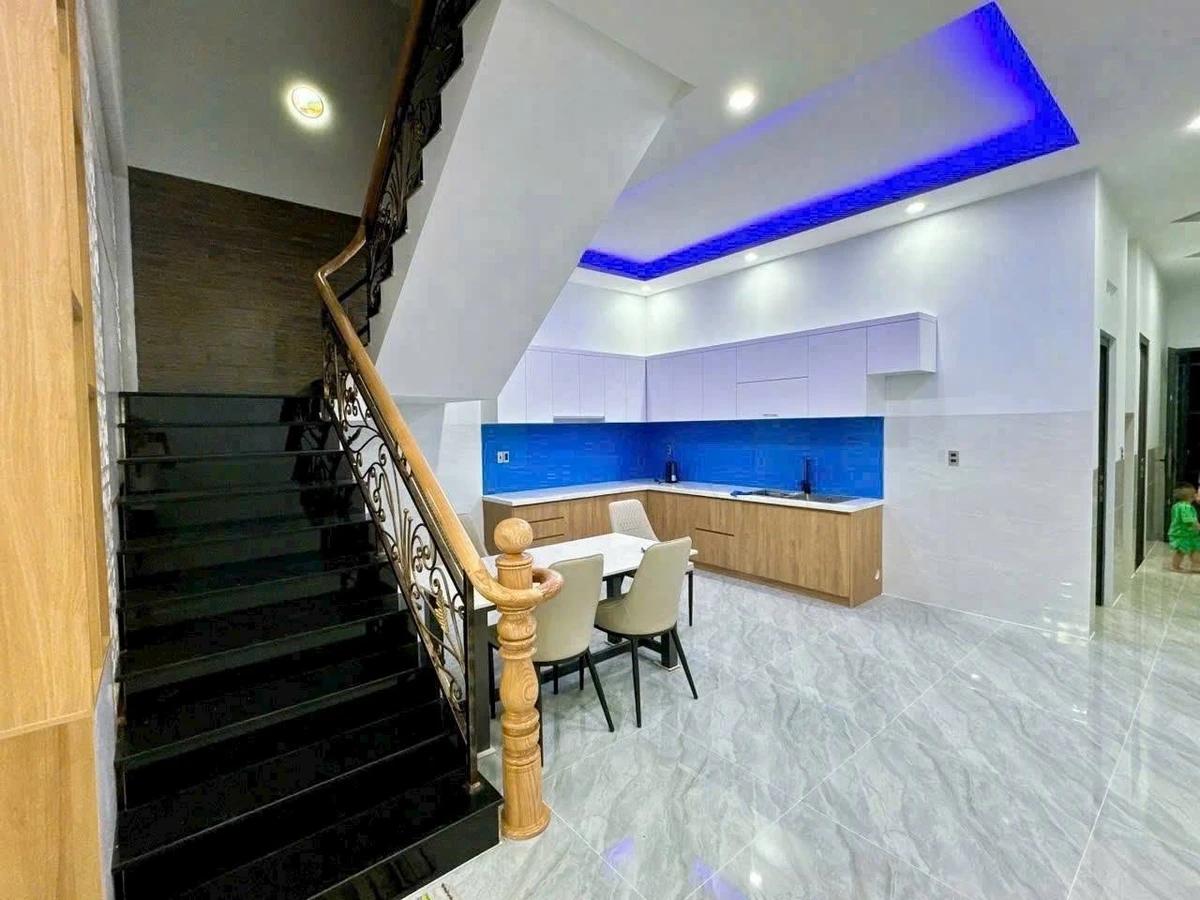 Bán nhà 1 trệt 2 lầu 6x21m phường Long Tâm, TP Bà Rịa, giá 5,6 tỷ - Ảnh thu nhỏ 4