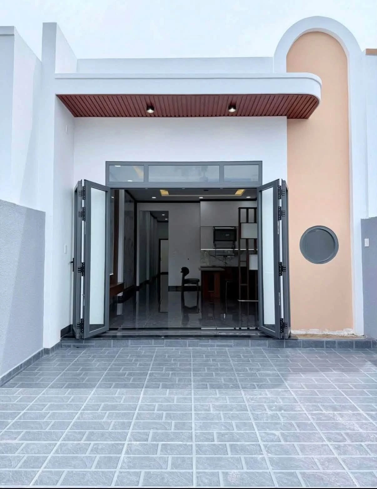 Bán nhà phố mặt tiền Phường Long Khánh, 100m² (5x20m), 2-3 phòng ngủ - Ảnh 1