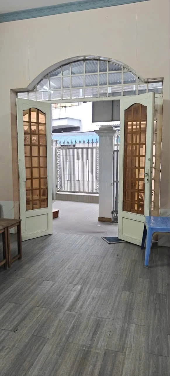Bán nhà 1 trệt 1 lầu 90m² Phạm Văn Thuận Quận 1 - Ảnh 1