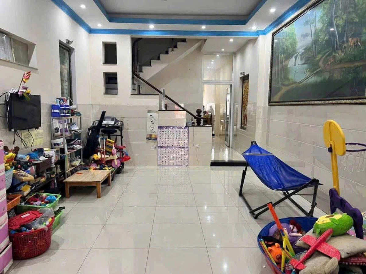 Bán nhà mặt tiền Đình Phong Phú, 155m², 3PN - 13,5 tỷ - Ảnh thu nhỏ 2