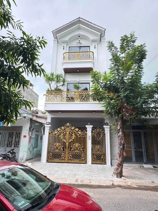 Bán nhà tân cổ điển 3 tầng 220m² mặt tiền Nguyễn Chích Đà Nẵng