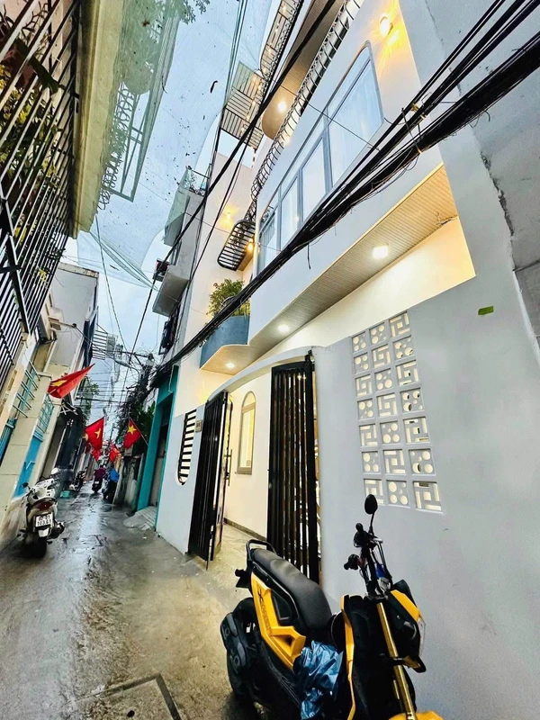 Bán nhà 3 tầng mới 46m² Hoàng Diệu, Đà Nẵng, giá 4.5 tỷ