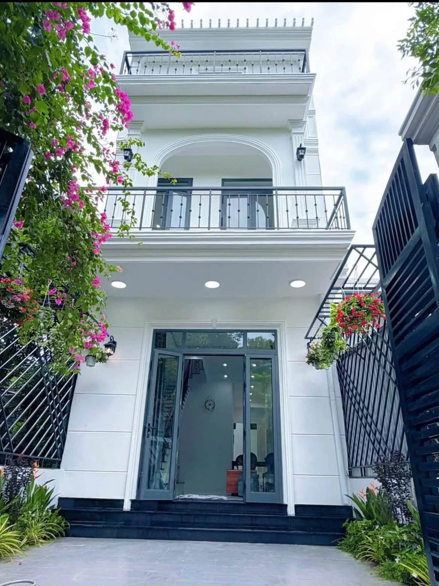 Bán nhà 3 tầng 100m² full nội thất Quảng Tế, Quận 1 - Ảnh 1