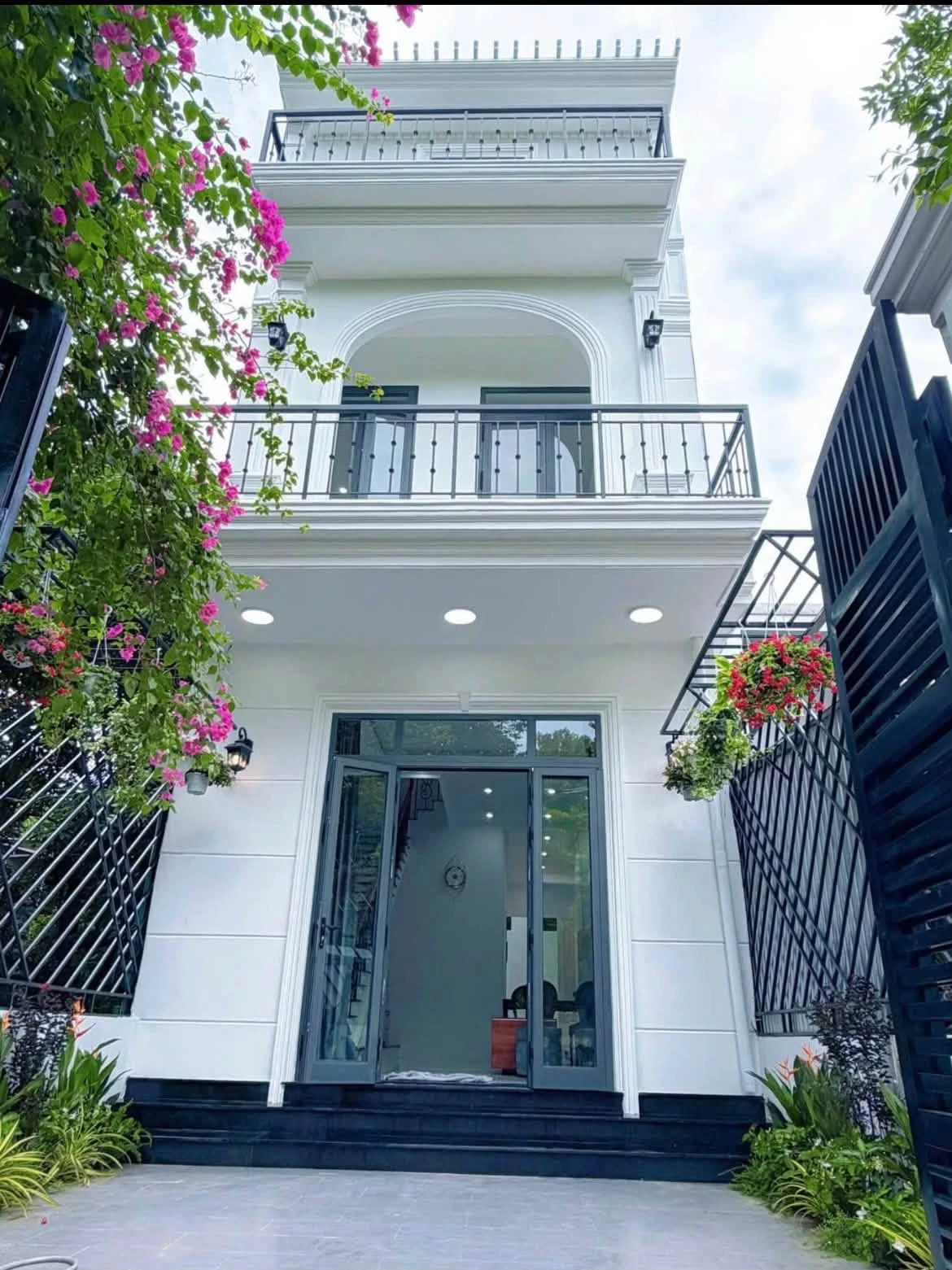 Bán nhà 3 tầng 100m² full nội thất Quảng Tế, Quận 1 - Ảnh 1
