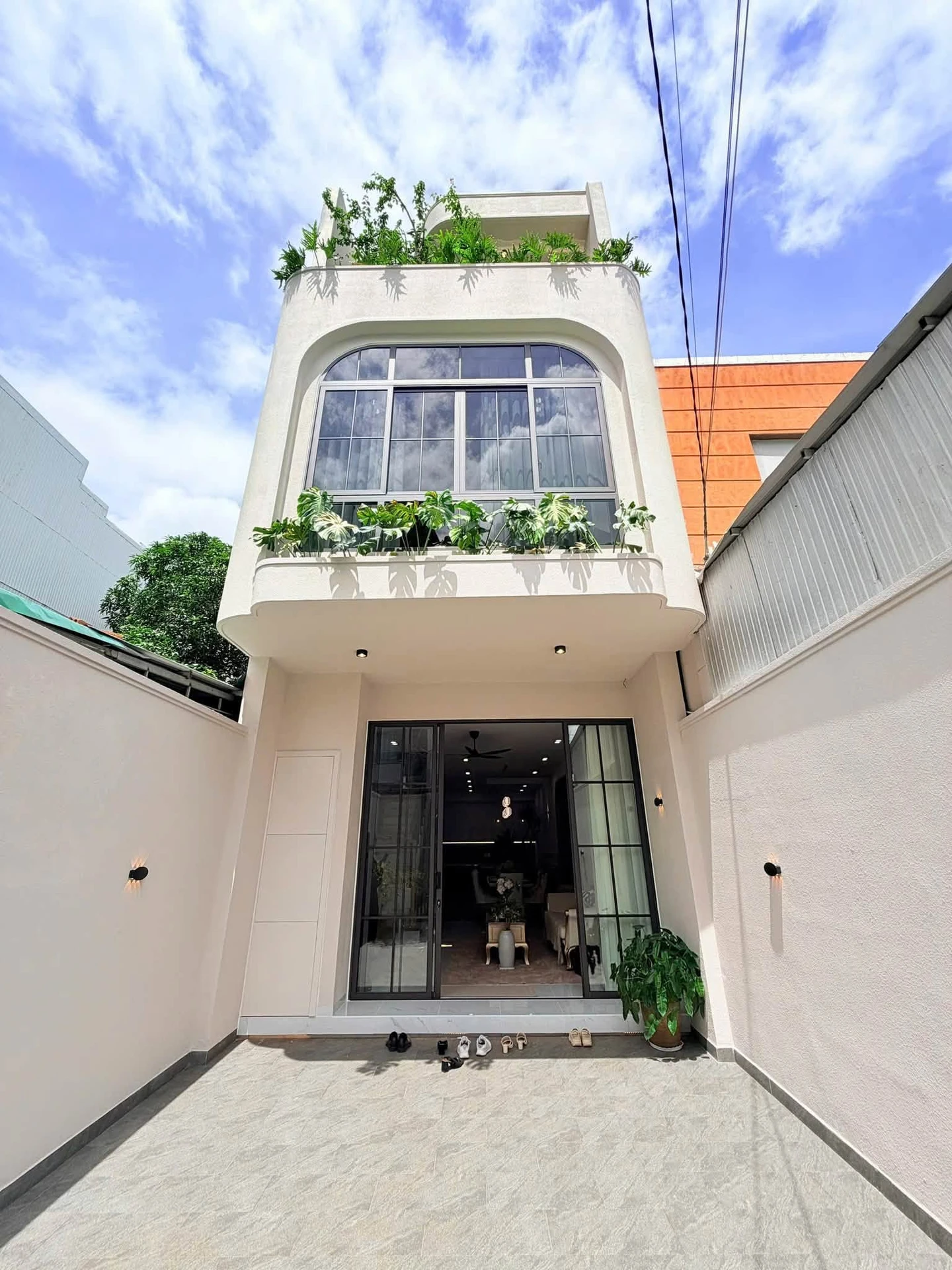 Nhà bán 3 tầng Xuân Diệu, 256m², 4PN, 8 tỷ 390 - Ảnh 1