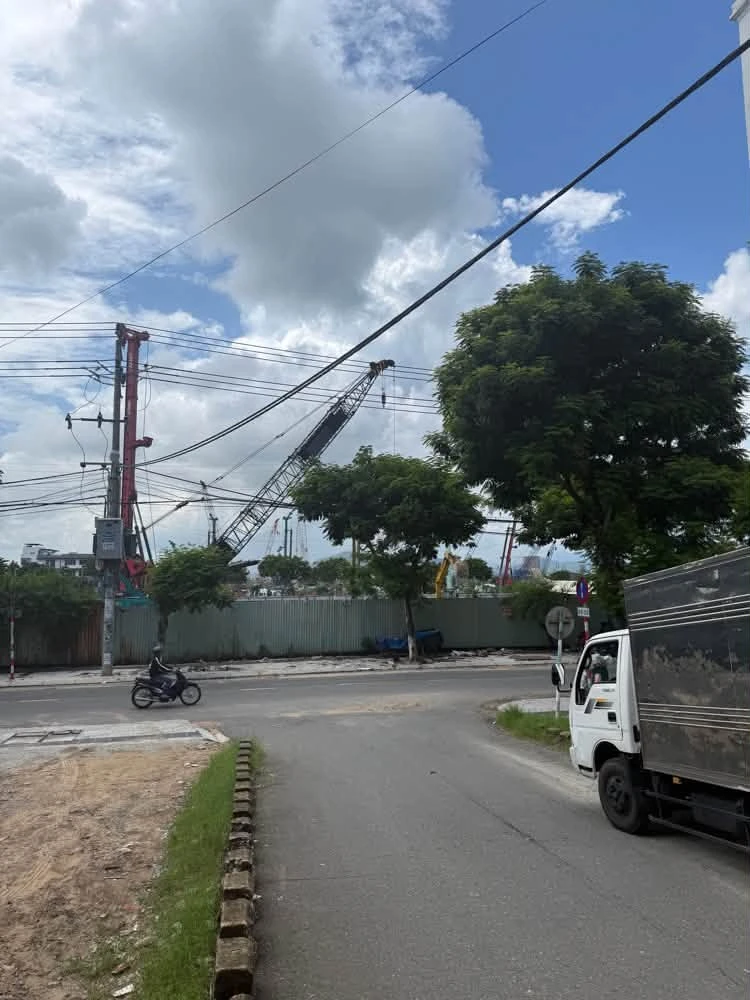 Bán đất Đà Nẵng 162m² mặt tiền 6m, giá 10,5 tỷ, gần khán đài pháo hoa - Ảnh 1