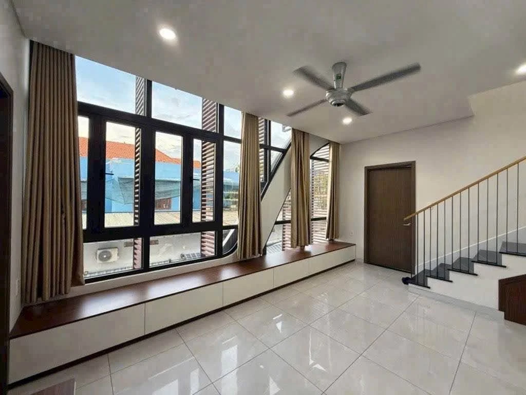 Bán nhà 3 tầng góc 2 mặt tiền 94m2 phường Linh Chiểu, Thủ Đức giá 13,2 tỷ - Ảnh thu nhỏ 2