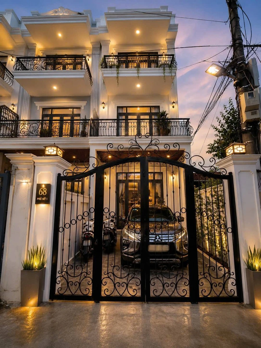 Bán nhà 3 tầng tân cổ điển 200m² TP Huế - Ảnh 1