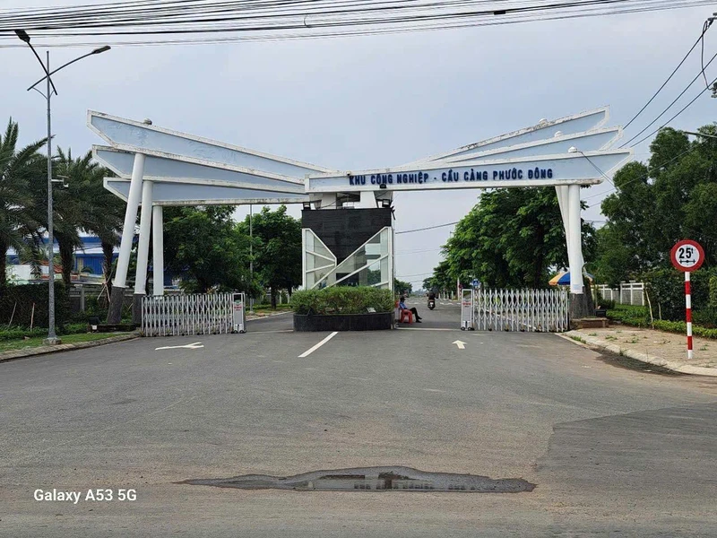 Bán đất kho xưỡng 3745 m² mặt tiền TL826B Cần Đước