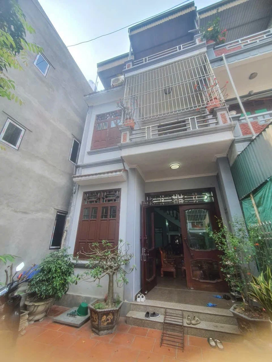 Bán nhà 3 tầng 98 m² Quận 12, giá 3.35 tỷ - Ảnh thu nhỏ 3