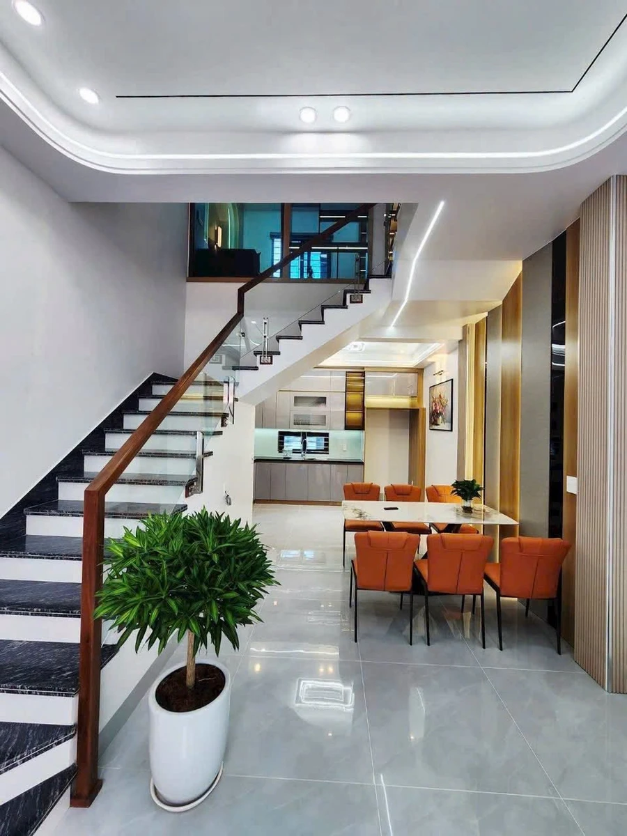 Bán nhà phố 3PN full nội thất 160m2 Tuệ Tĩnh trên 3 tỷ - Ảnh 1