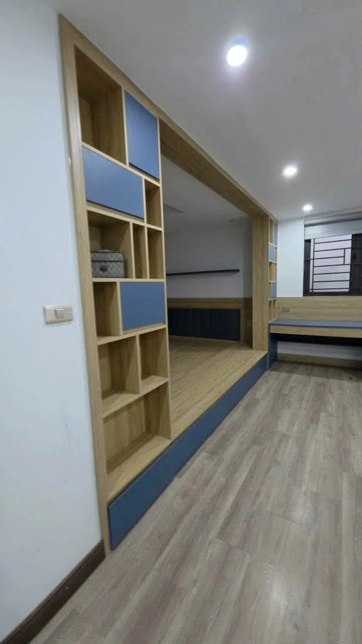 Cho thuê nhà biệt thự Việt Hưng 303m2, 6 phòng ngủ, mặt tiền 15m - Ảnh 1