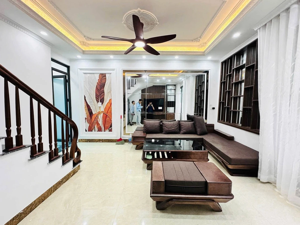 Bán nhà 3 tầng Cầu Giấy 50m, 3 phòng ngủ, 9,5 tỷ - Ảnh thu nhỏ 2