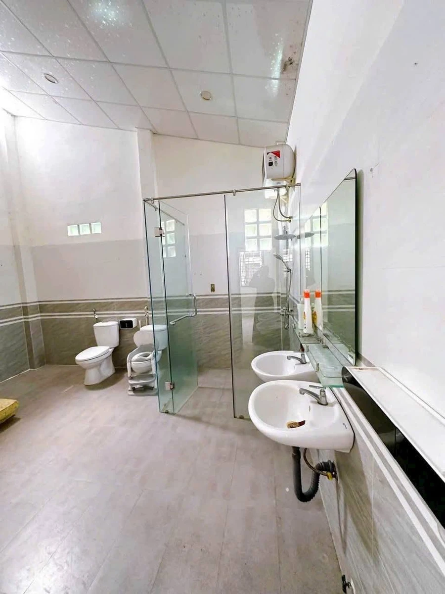 Cho thuê nhà nguyên căn hẻm Nguyễn Hội 200m2, 2PN, Quận 1 - Ảnh thu nhỏ 2